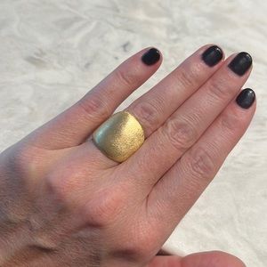 Brushed gold ring